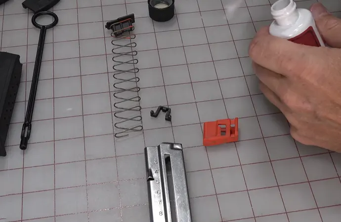 Inspect the components of magazine.